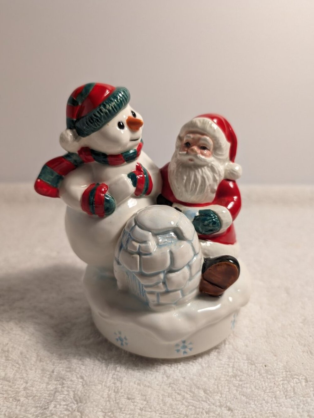 VINTAGE 1995 CERAMIC SANTA AND SNOWMAN MUSICAL FIGURINE BY GEO Z LOFTON